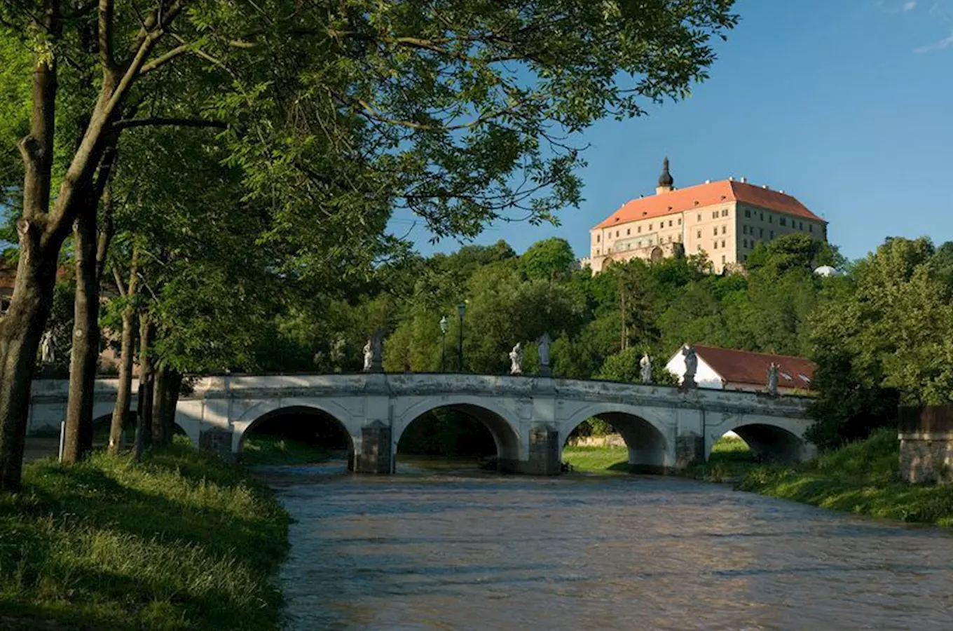Barokní most v Náměšti nad Oslavou –  jeden z nejstarších mostů na Moravě
