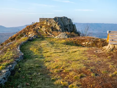 Hrad Kalich nad obcí Třebušín