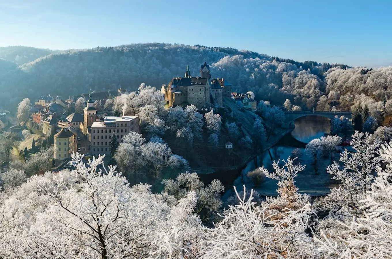 Na hrad Loket za adventními trhy