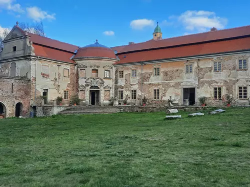 Barokní zámek Poláky