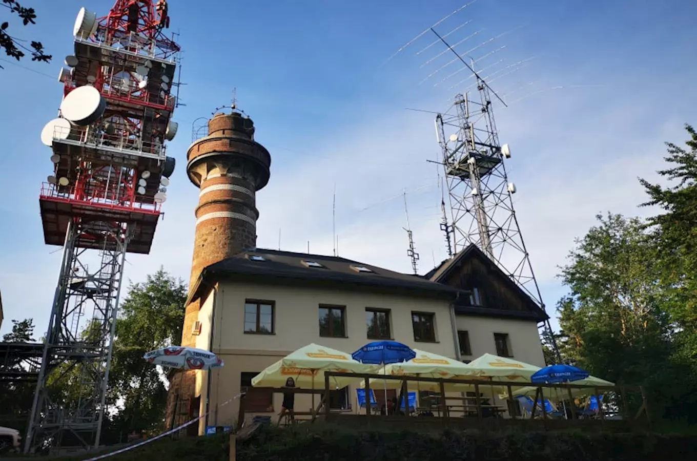 Rozhledna Krkavec – netradiční výhled, bistro i ubytování