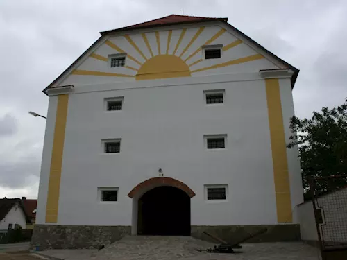 Špejchar Želeč – Muzeum zemědělských strojů a obrazárna 