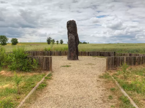 Kamenný pastýř – největší český menhir u Klobuk