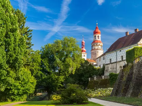 Zámek Náchod láká na prohlídky zámku především děti