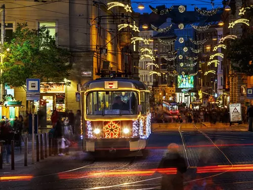 V centru Brna se svezete speciální vánoční tramvají!