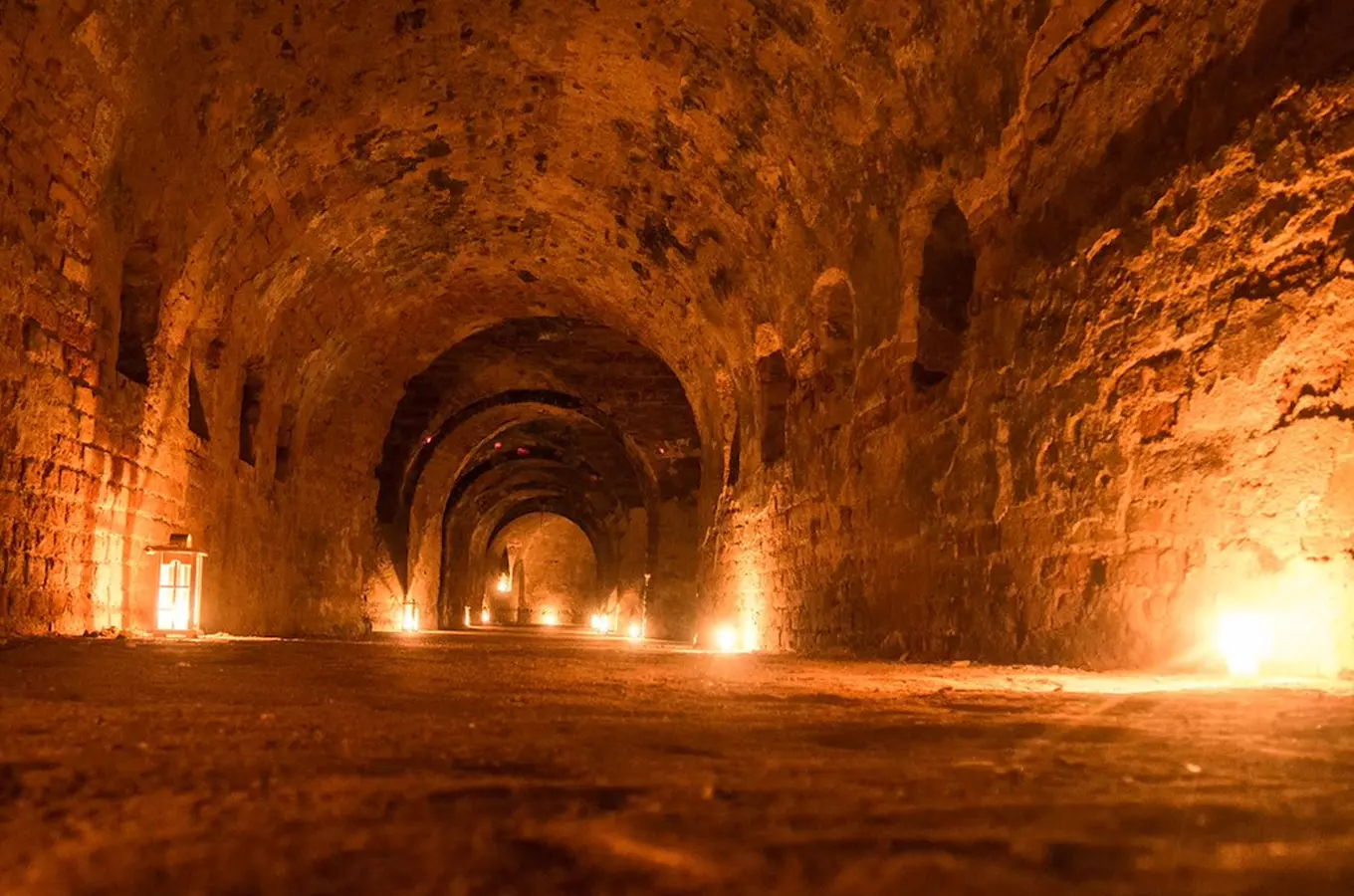 Noční prohlídky podzemních chodeb v Terezíně