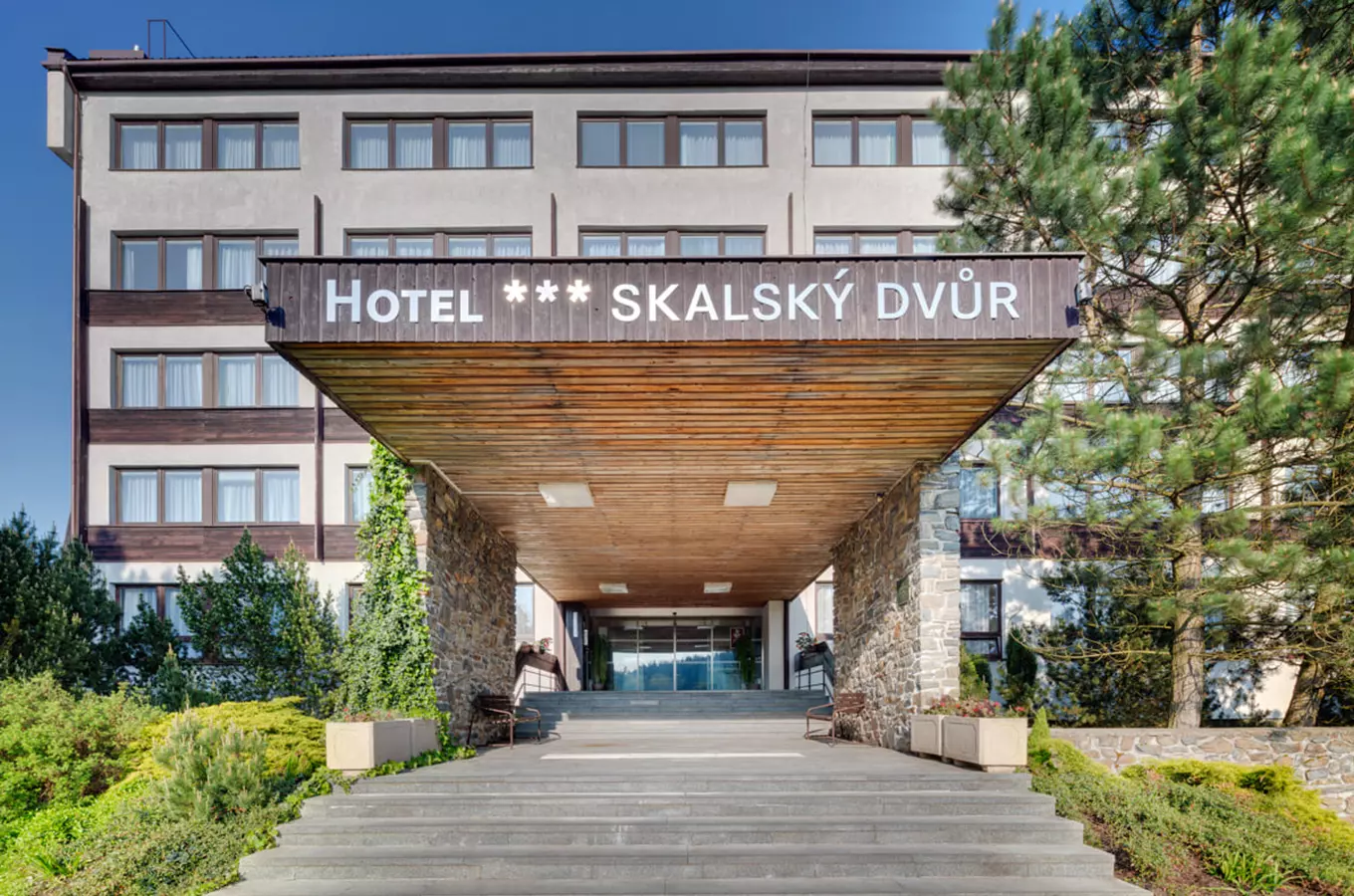 Hotel Skalský dvůr u Skalského rybníka