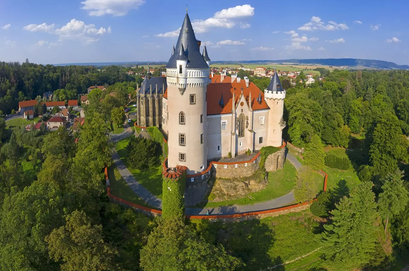 Za romantikou staré Anglie se vypravte na výlet na zámek Žleby