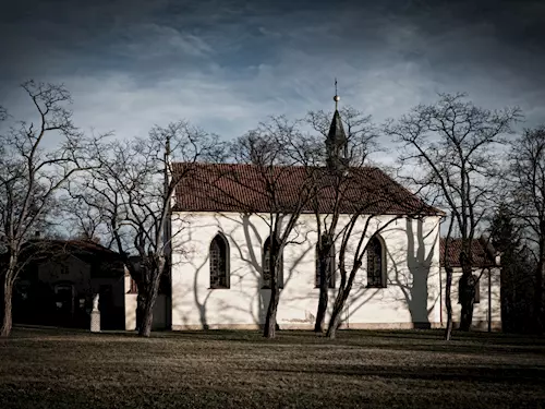 Kostel sv. Jana Křtitele v Roztokách