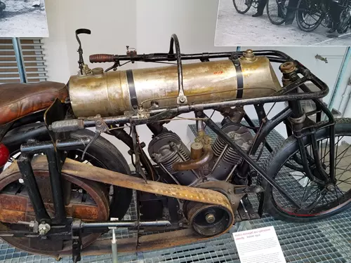 Starodavna motorka