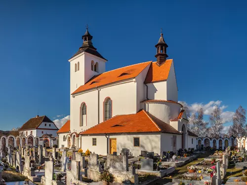 Kostel sv. Petra a Pavla v Albrechticích nad Vltavou