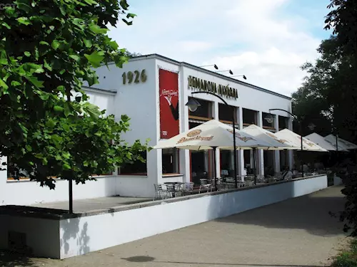 Replika funkcionalistické Zemanovy kavárny v Brně