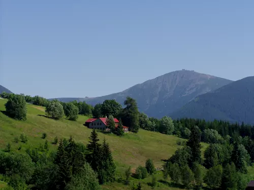 Pojmenování obce Pec je odvozeno od skutecné pece na tavení rud