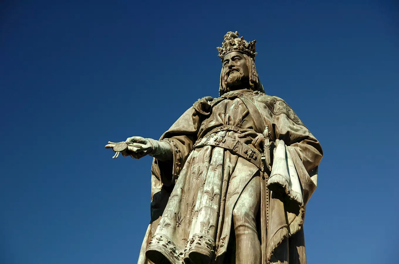 Socha Karla IV. – novogotický památník na Křížovnickém náměstí v Praze