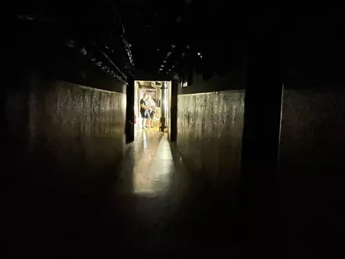 Potemnělé chodby v bunkru