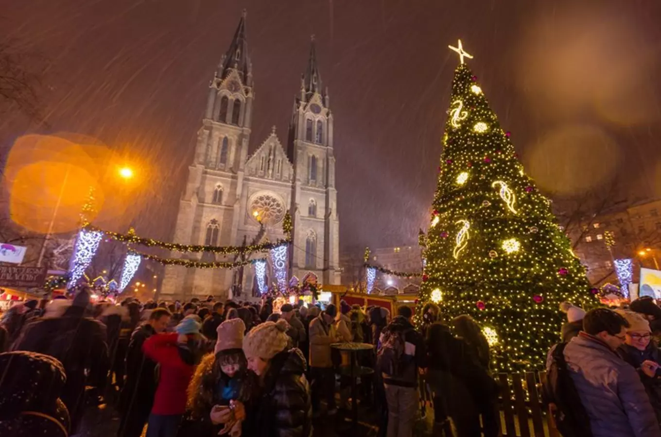 Kde najdete nejhezčí náměstí v Praze? Poznejte je při vánočních trzích!