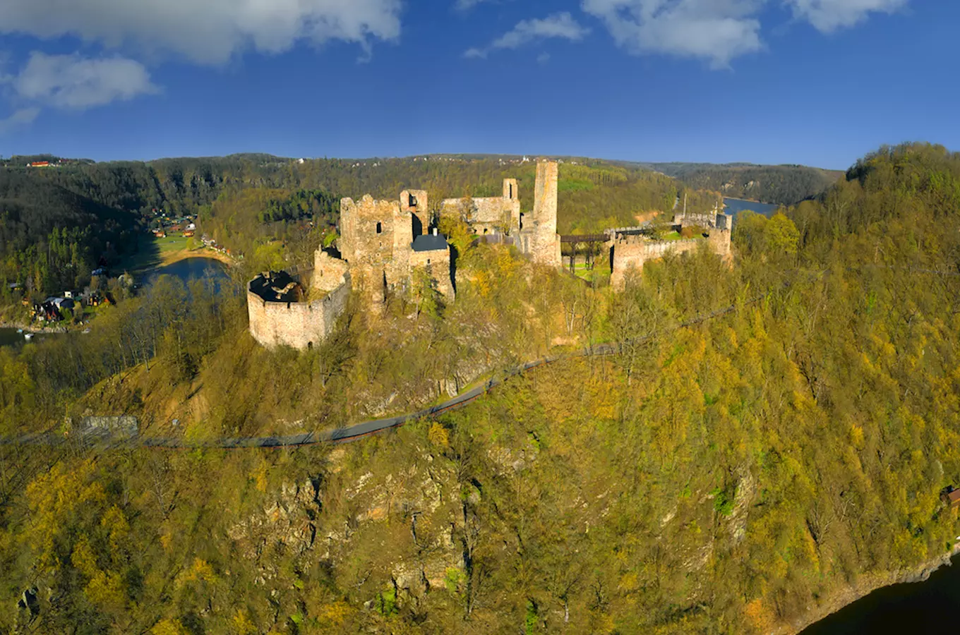 Hrad Cornštejn nad Vranovskou přehradou