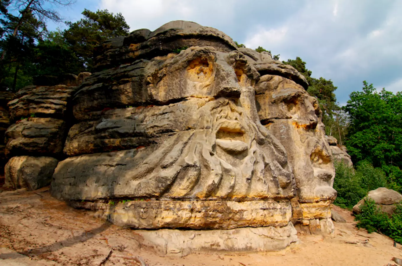 Čertovy hlavy – monumentální skulptury Václava Levého