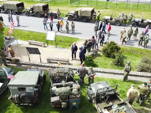 Památník setkání spojeneckých armád u Zemského hřebčince