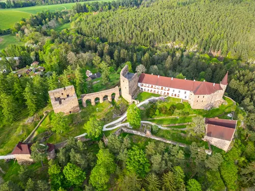 Šumavské Trojhradí: to jsou hrady Velhartice, Kašperk a Rabí