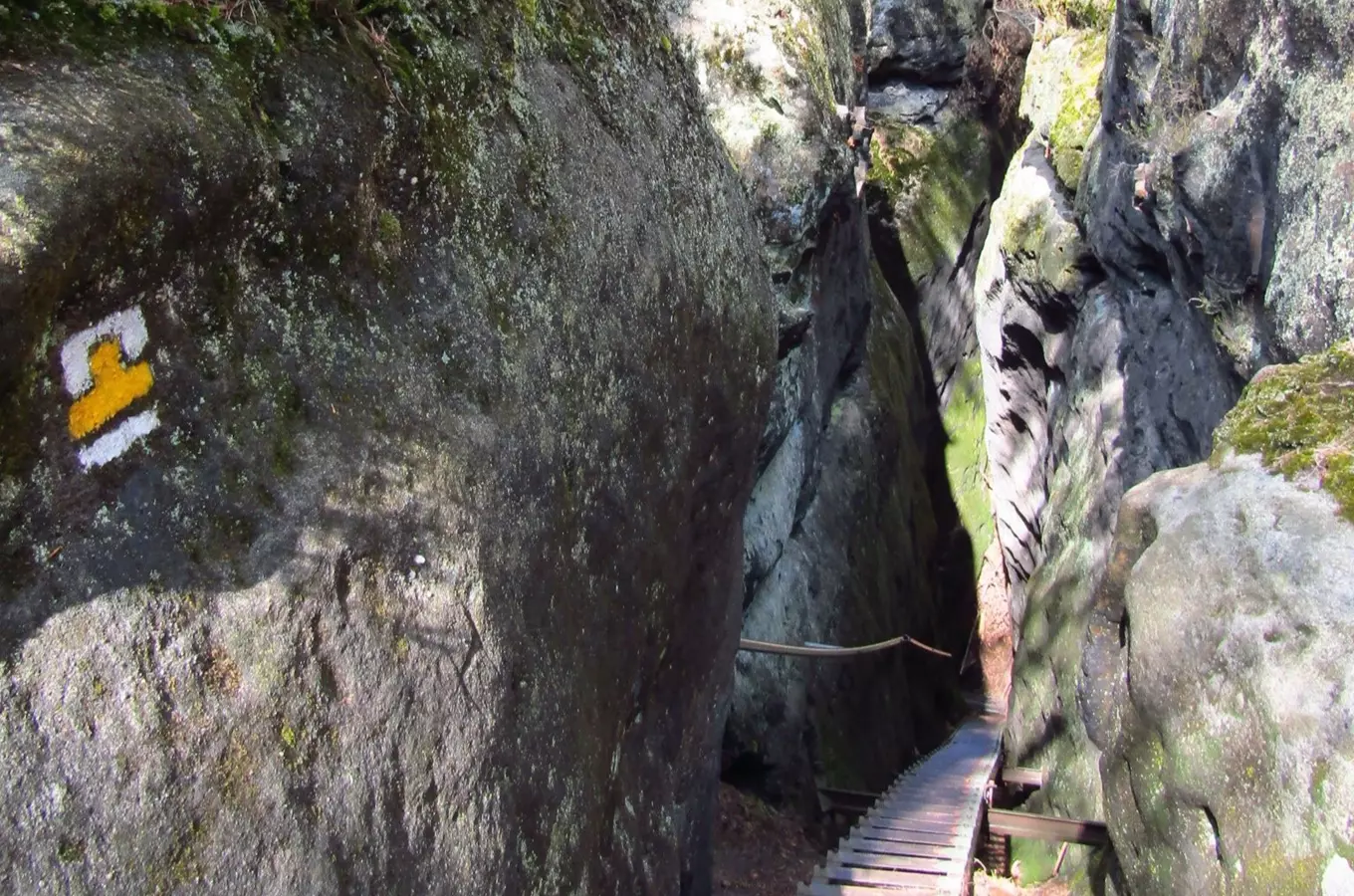 Úzké schody na Tokáni u Jetřichovic – skalní průrva, Trpasličí rokle, Myší díry a Andělské schody
