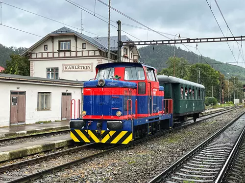Výletní vlak s lokomotivou T334 