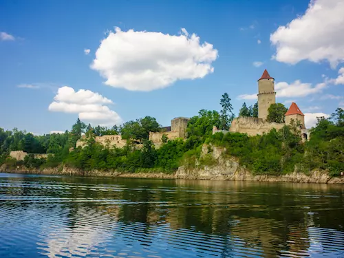 Poznejte hrady, zámky a kláštery kolem Vltavy od Šumavy do Středního Povltaví