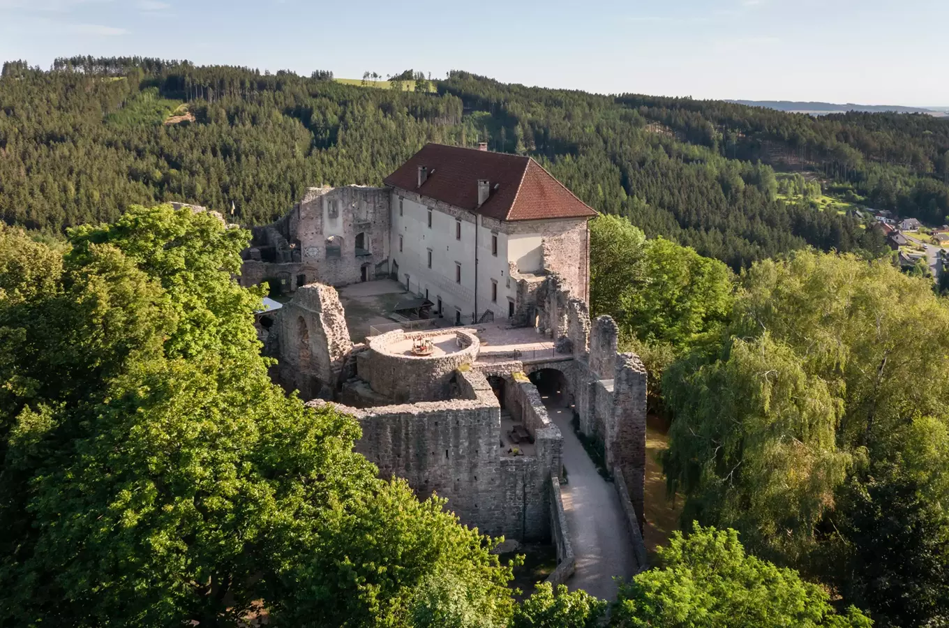 Harantové z Polžic a Bezdružic – šlechtický rod, z něhož pocházel Kryštof Harant, renesanční spisova