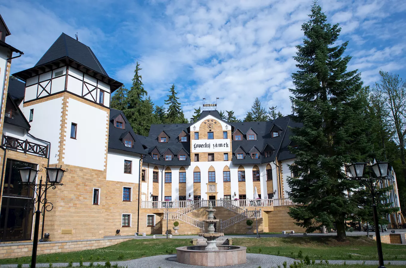 Spa Hotel Zámek Lužec u Nejdku v Krušných horách