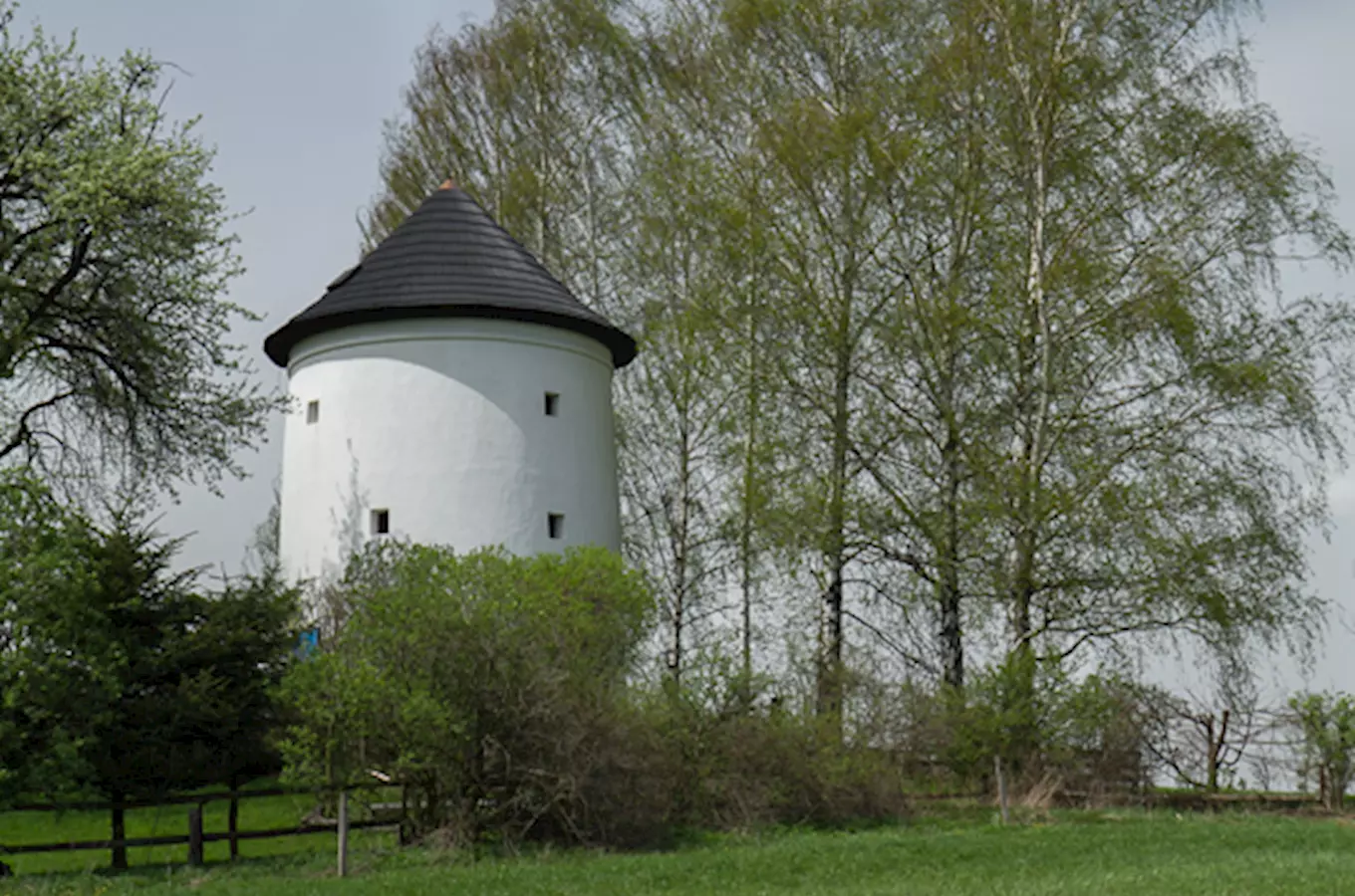 Větrný mlýn v Dolním Sklenově
