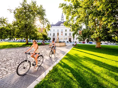 Tradice, Jihomoravský kraj: skvělé jídlo, víno, vinařství i projížďky vinicemi na kole, Kudy z nudy