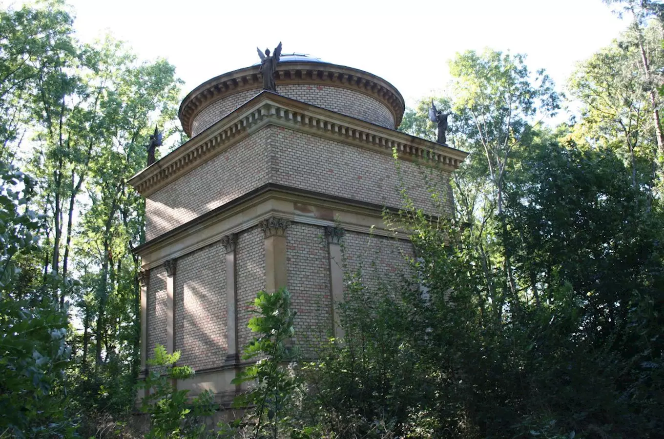 Rodinná hrobka Daubků v Litni