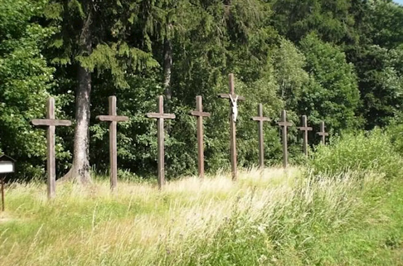 Třiatřicet krásných křížů a křížků: který zvolíte pro velikonoční výlet? 