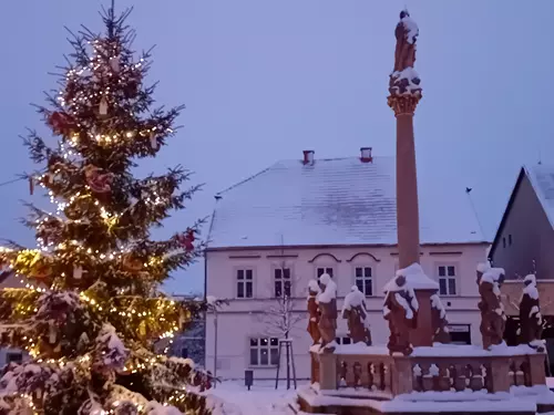 Rozsvícení vánočního stromku na Pecce 