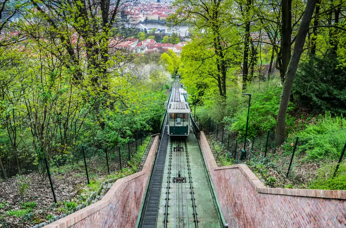 Komentované prohlídky lanové dráhy na Petřín