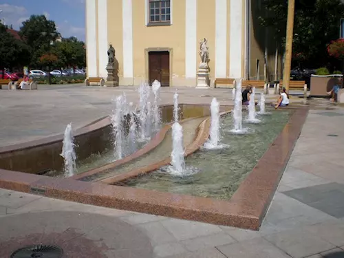 Zpívající fontána na Masarykově náměstí v Hodoníně