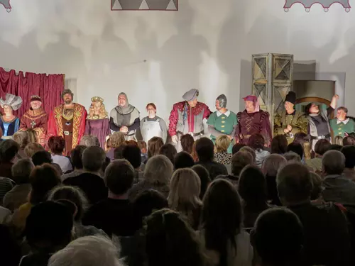 Noc na Karlštejně opět na hradě Švihov