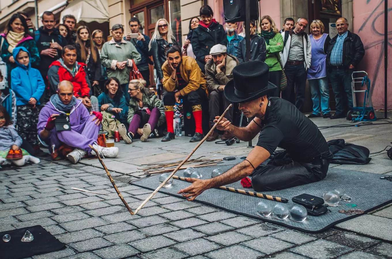 Na Pilsen Busking Festu se představí pouliční umělci z různých koutů světa