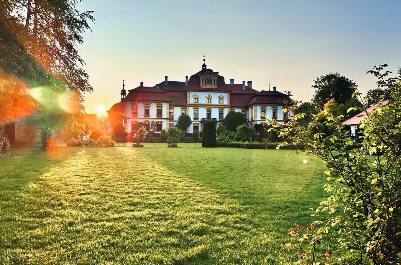 Zámecký park a rozárium na zámku Jemniště 