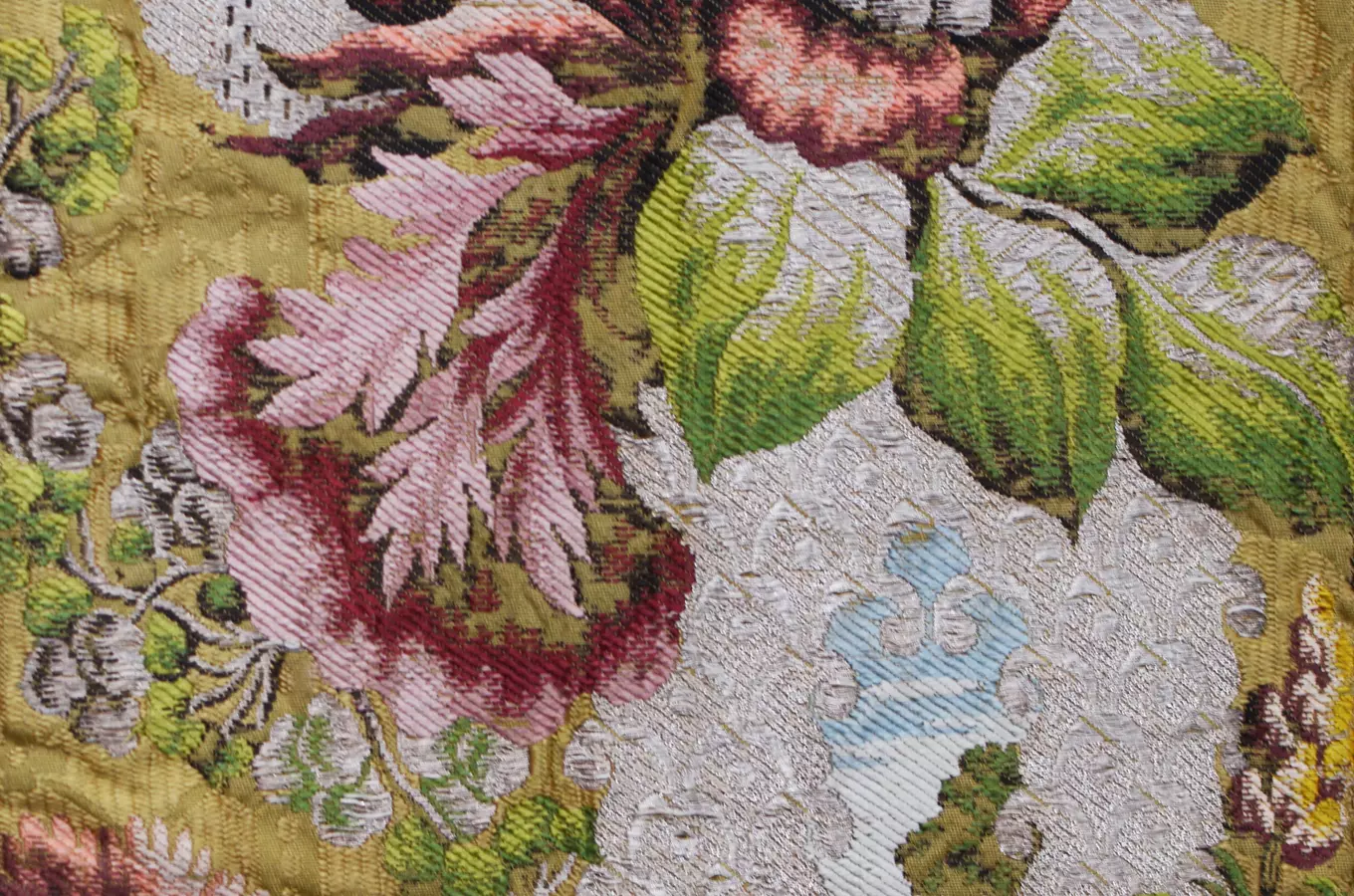 Detail tkaniny z barokního ornátu