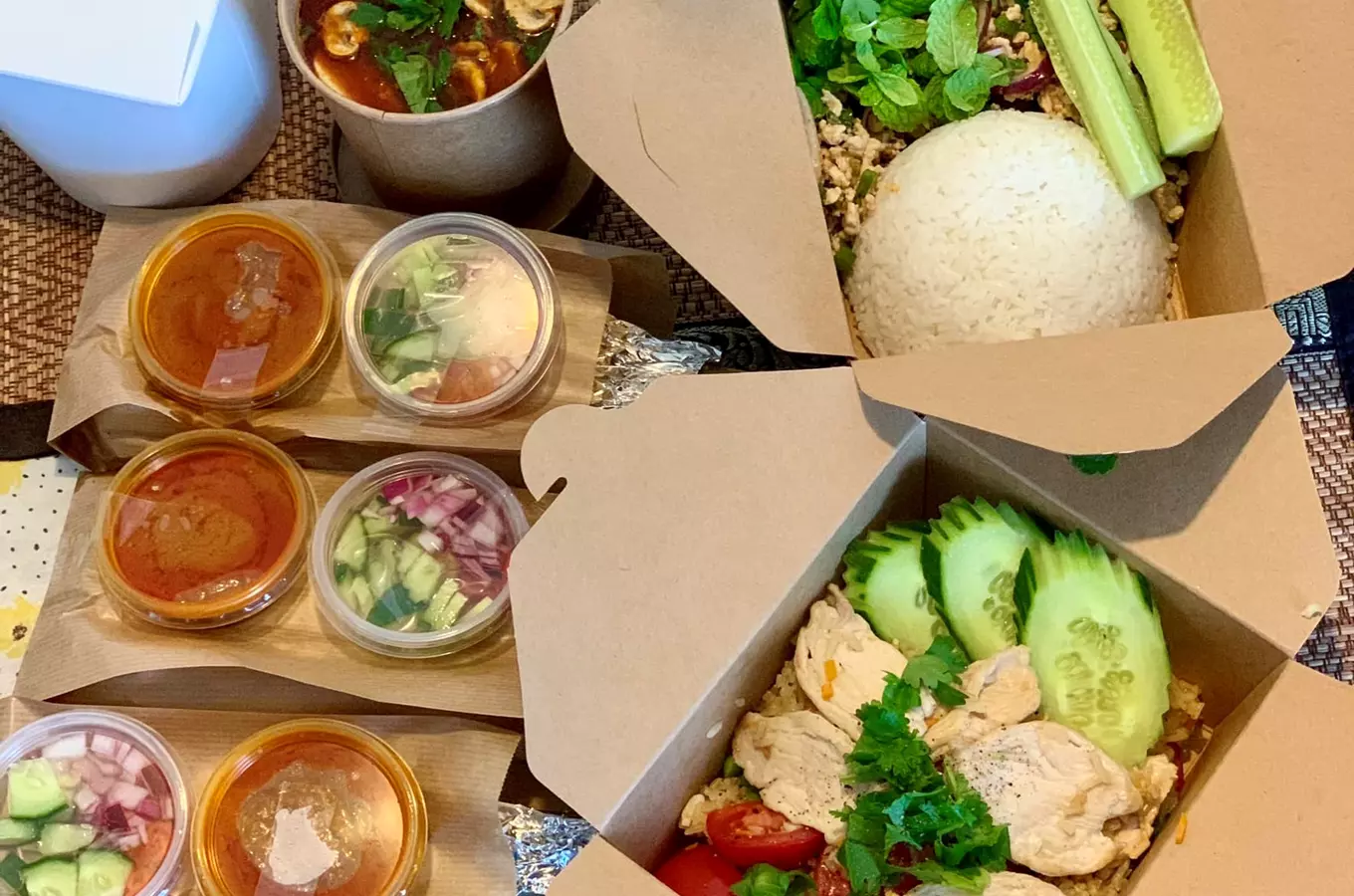 Thajská restaurace PureThai – Nae's Takeaway v Praze