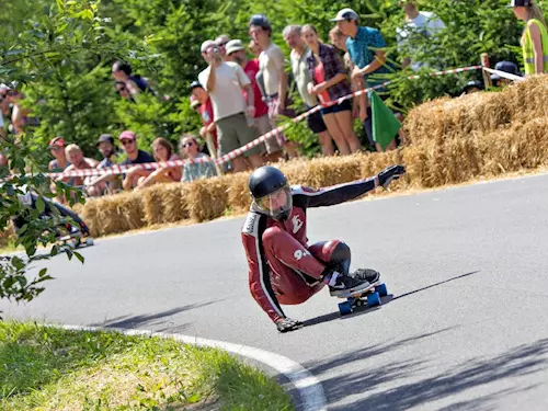 Kozákov ožije mistrovstvím světa v downhillovém skateboardignu – Kozákov Challenge