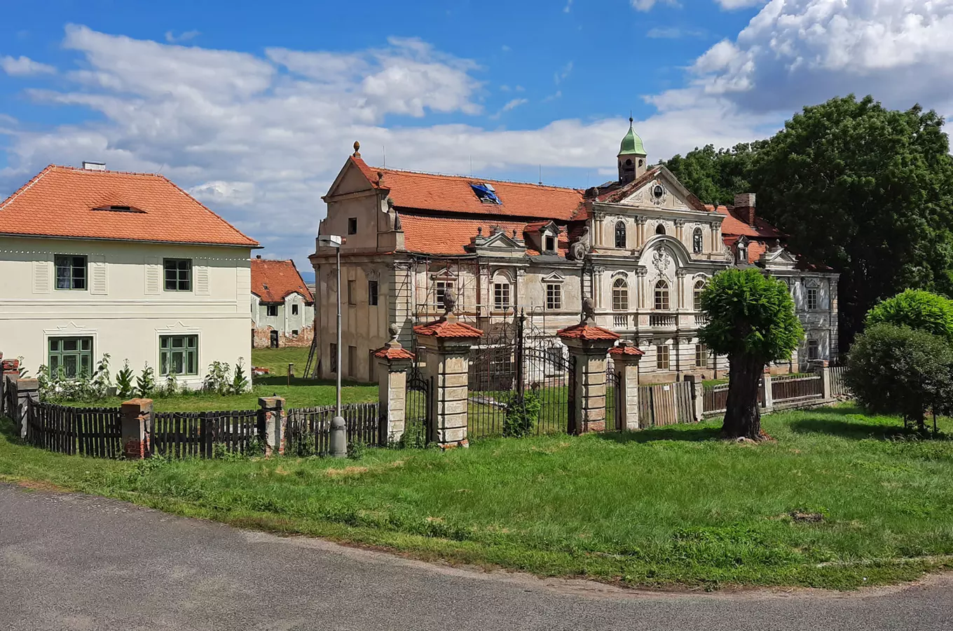 Zámek Poláky u Nechranické přehrady