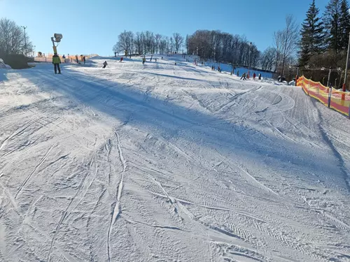 Skiareál Chotouň – lyžování u Prahy