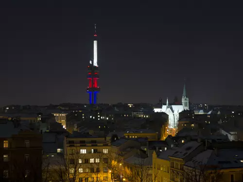 Slavnostní rozsvícení a prohlídky Žižkovské věže – laserový paprsek k výročí ukončení 2. světové války