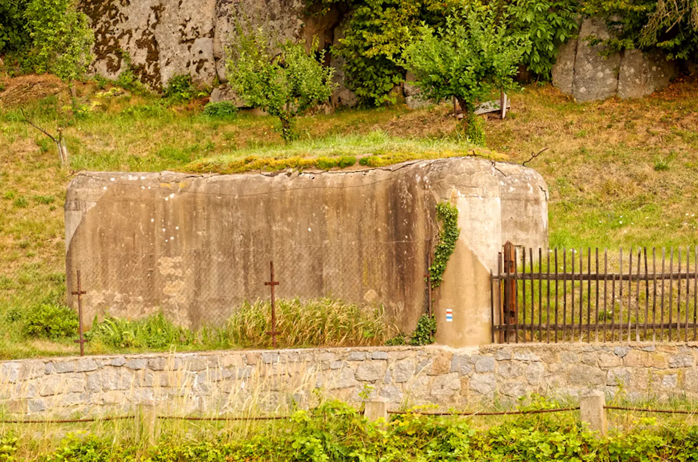 Vltavská čára – pozůstatky vojenské obranné linie v Kamýku nad Vltavou