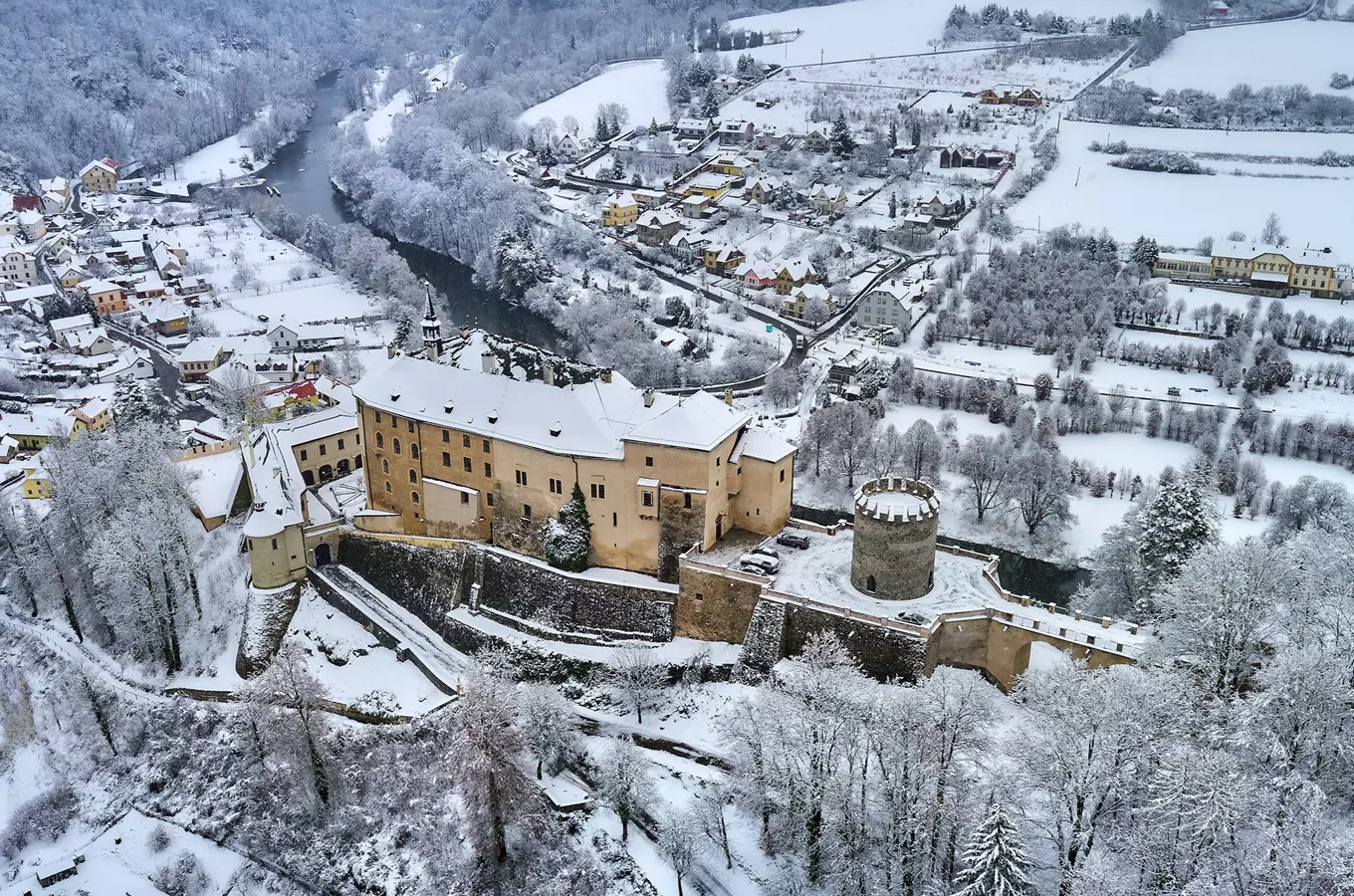 Zasněžený hrad Český Šternberk