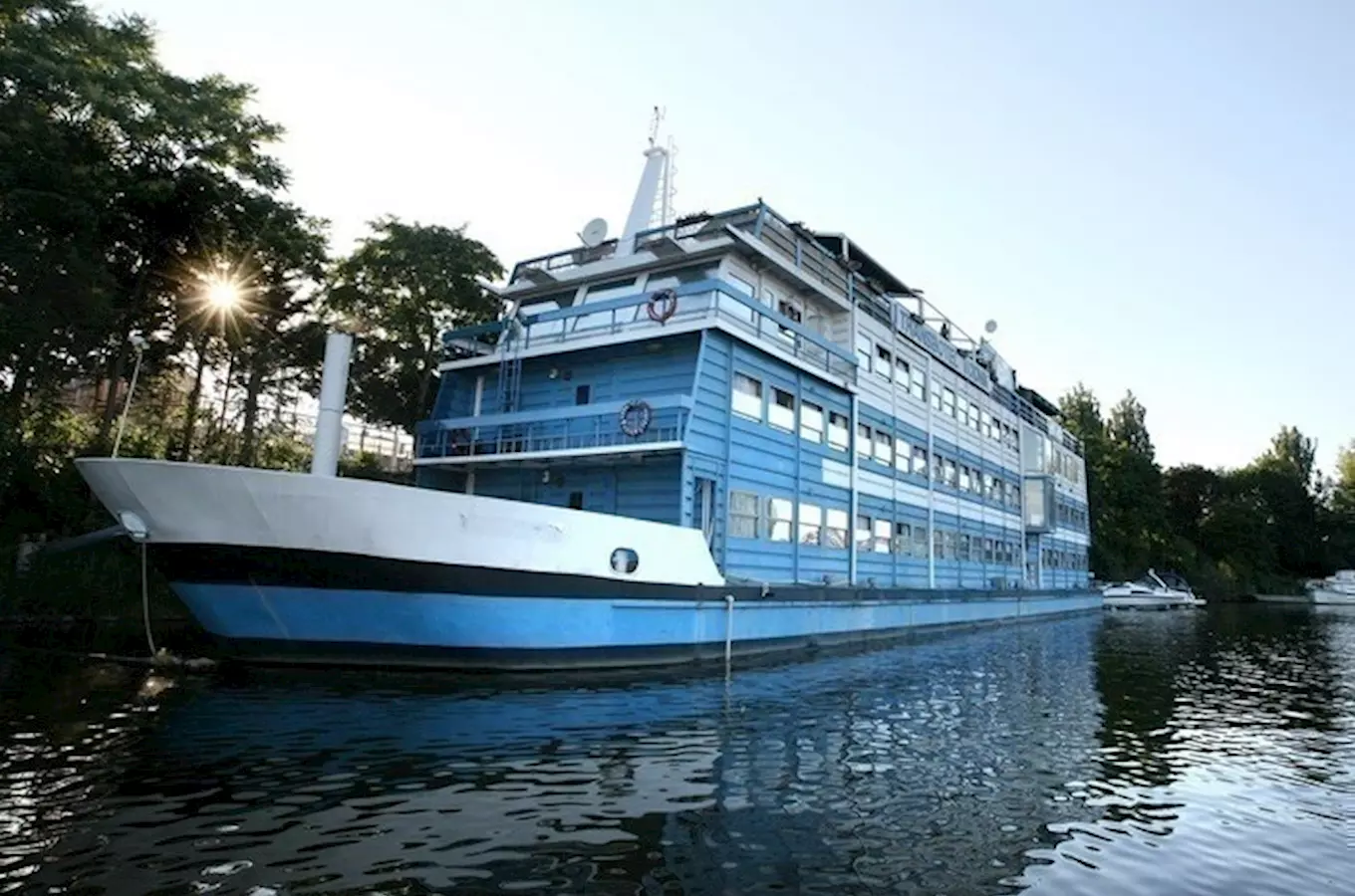 Botel Vodník – výhled na Prahu z lodi na Vltavě