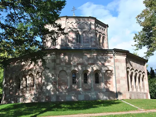 Kaple sv. Kříže v Horní Branné – hrobka rodu Harrachů