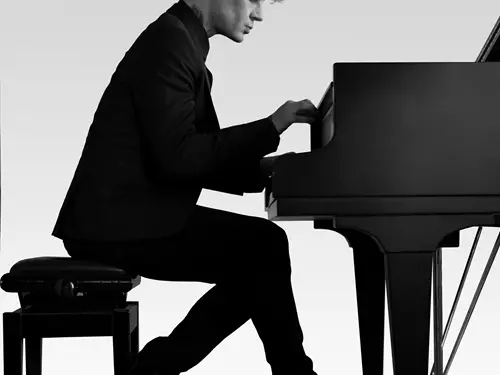 MAKSIM